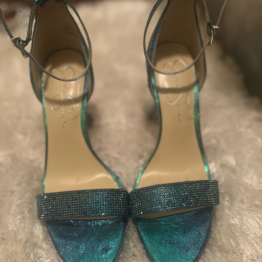 Chic Blue Heels with Sleek Design and Comfortable Fit